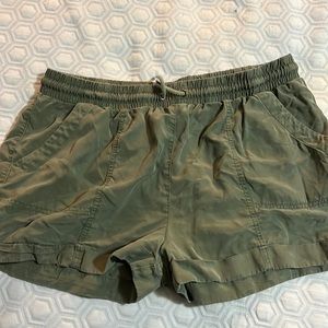 Universal Thread Drawstring Short